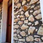 Stone House Oasis Near The 扎哈罗