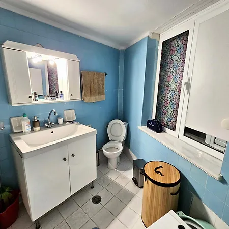 Cozy Traditional Stone House - 8 Min To Sandy Beach - Free Parking *