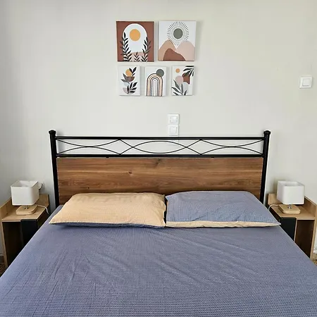 Cozy Traditional Stone House - 8 Min To Sandy Beach - Free Parking *