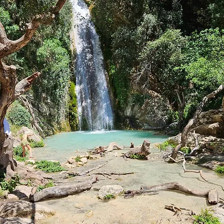 Дом отдыха Traditional Stone House 100sqm - 8min Drive To Sandy *