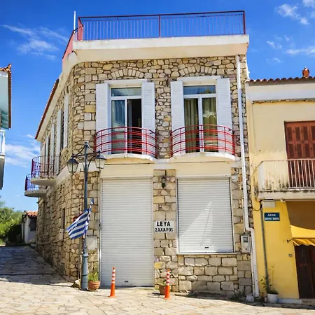 Traditional Stone House In - Near Sandy *