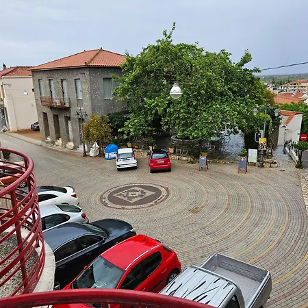 Semesterbostad Cozy Traditional Stone House - 8 Min To Sandy Beach - Free Parking *