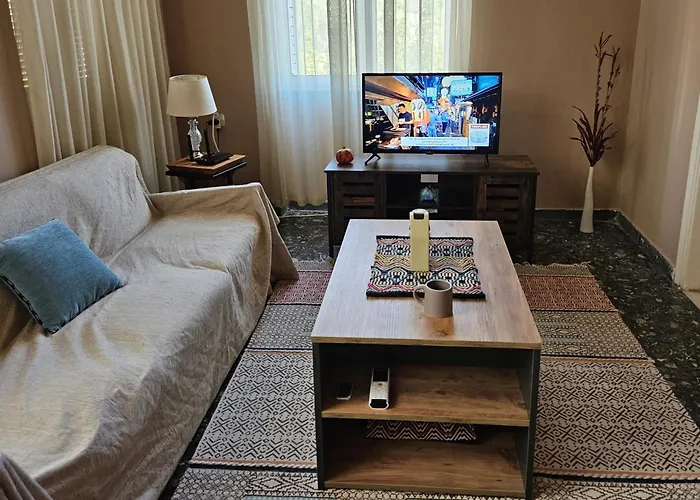 Traditional Stone House 100sqm - 8min Drive To Sandy 別荘 *