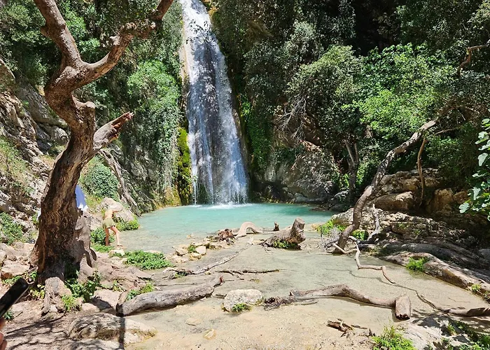 Дом отдыха Traditional Stone House 100sqm - 8min Drive To Sandy *